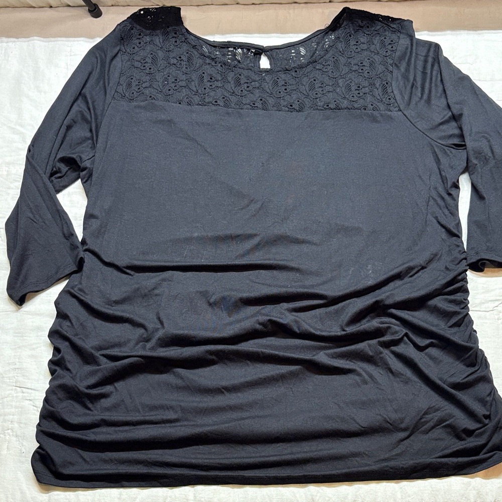 Motherhood Maternity Plus Black Lace Yoke Ruched 3/4 Sleeve Top NWT‎
